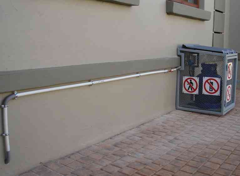 gas pipe and gas cage